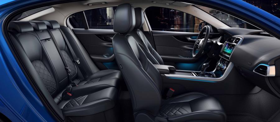  Jaguar XE D180 HSE 2019 года  (WW) (фото 7 из 28)